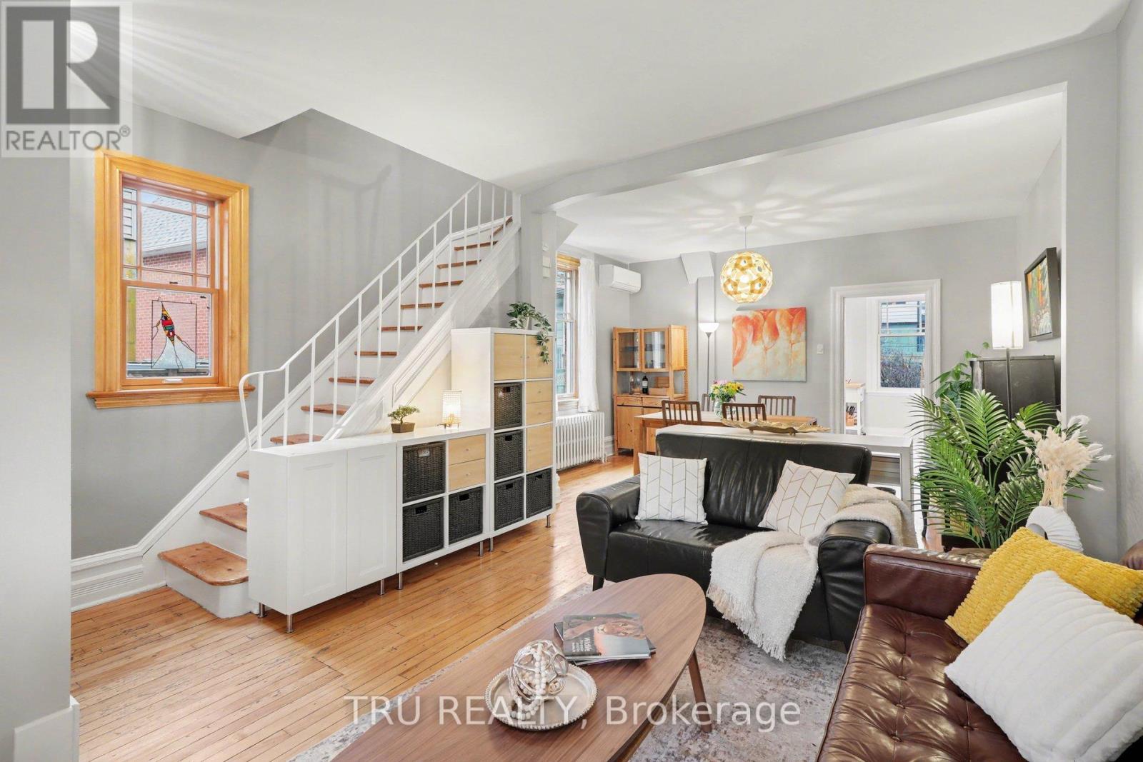 Bright spacious open concept living room - 49 Newton Street, Ottawa, ON - Indoor Photo Showing Living Room