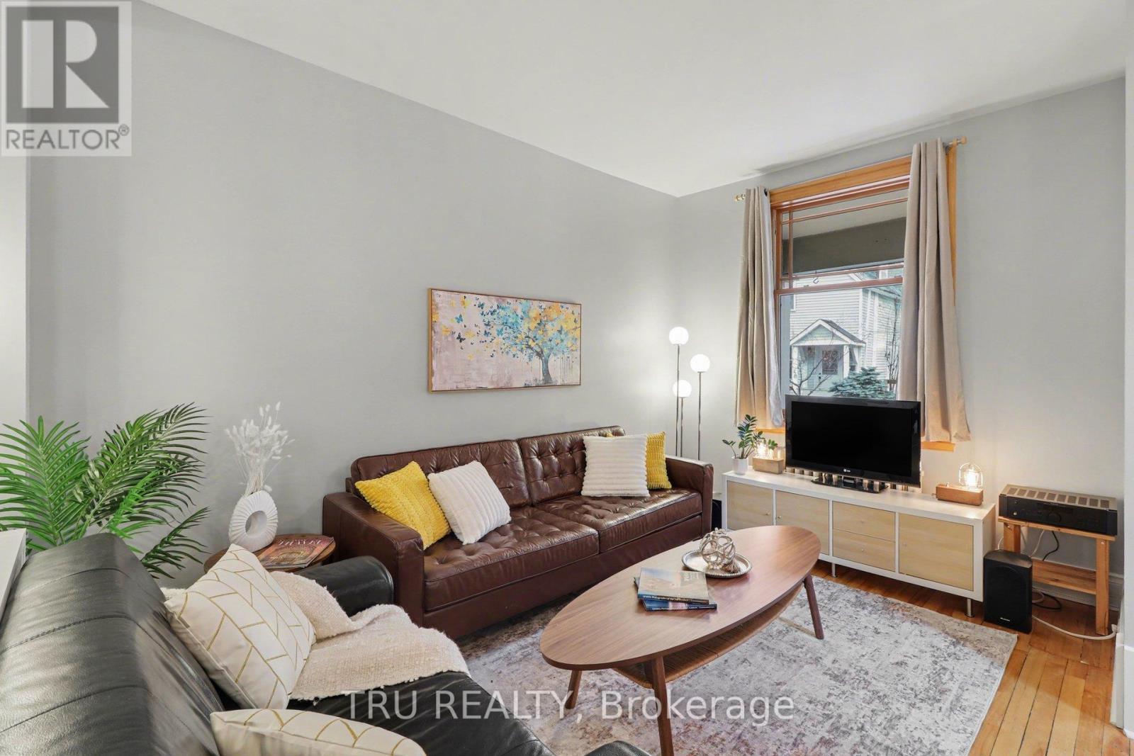 Bright spacious open concept living room - 49 Newton Street, Ottawa, ON - Indoor Photo Showing Living Room