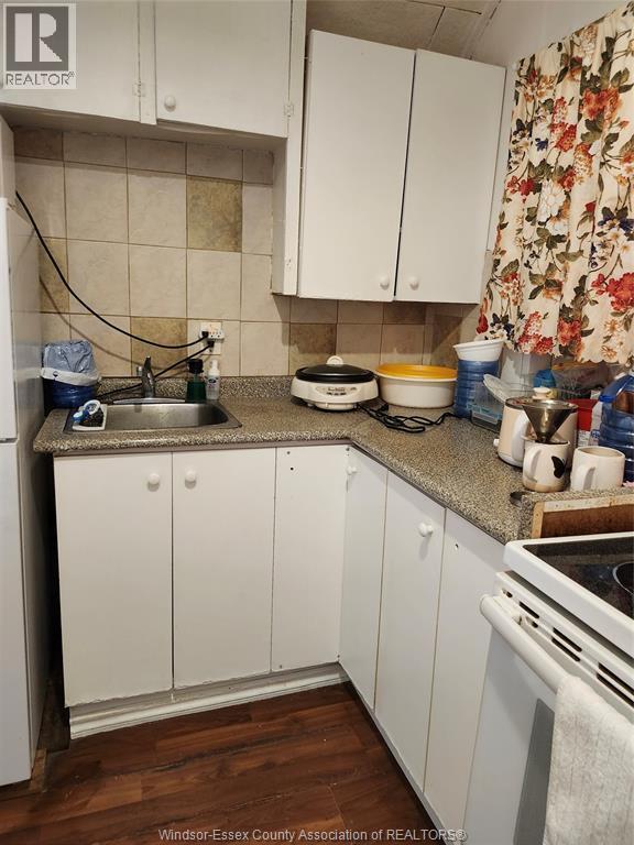 354 Bruce, Windsor, ON - Indoor Photo Showing Kitchen