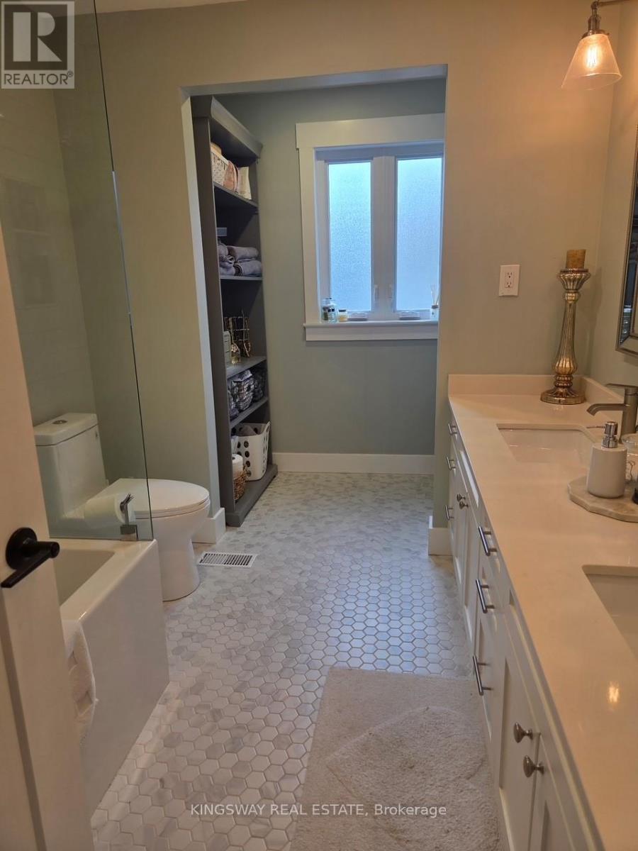 510 Richey Crescent, Mississauga, ON - Indoor Photo Showing Bathroom