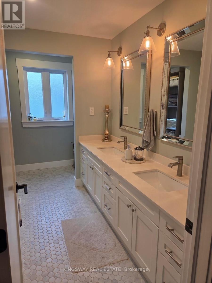 510 Richey Crescent, Mississauga, ON - Indoor Photo Showing Bathroom