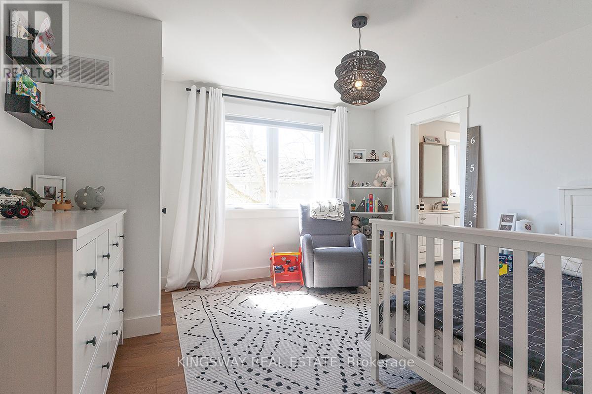 510 Richey Crescent, Mississauga, ON - Indoor Photo Showing Bedroom