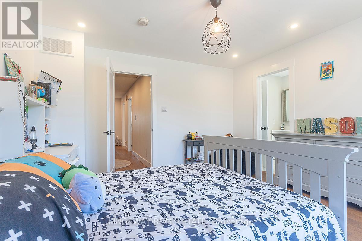 510 Richey Crescent, Mississauga, ON - Indoor Photo Showing Bedroom