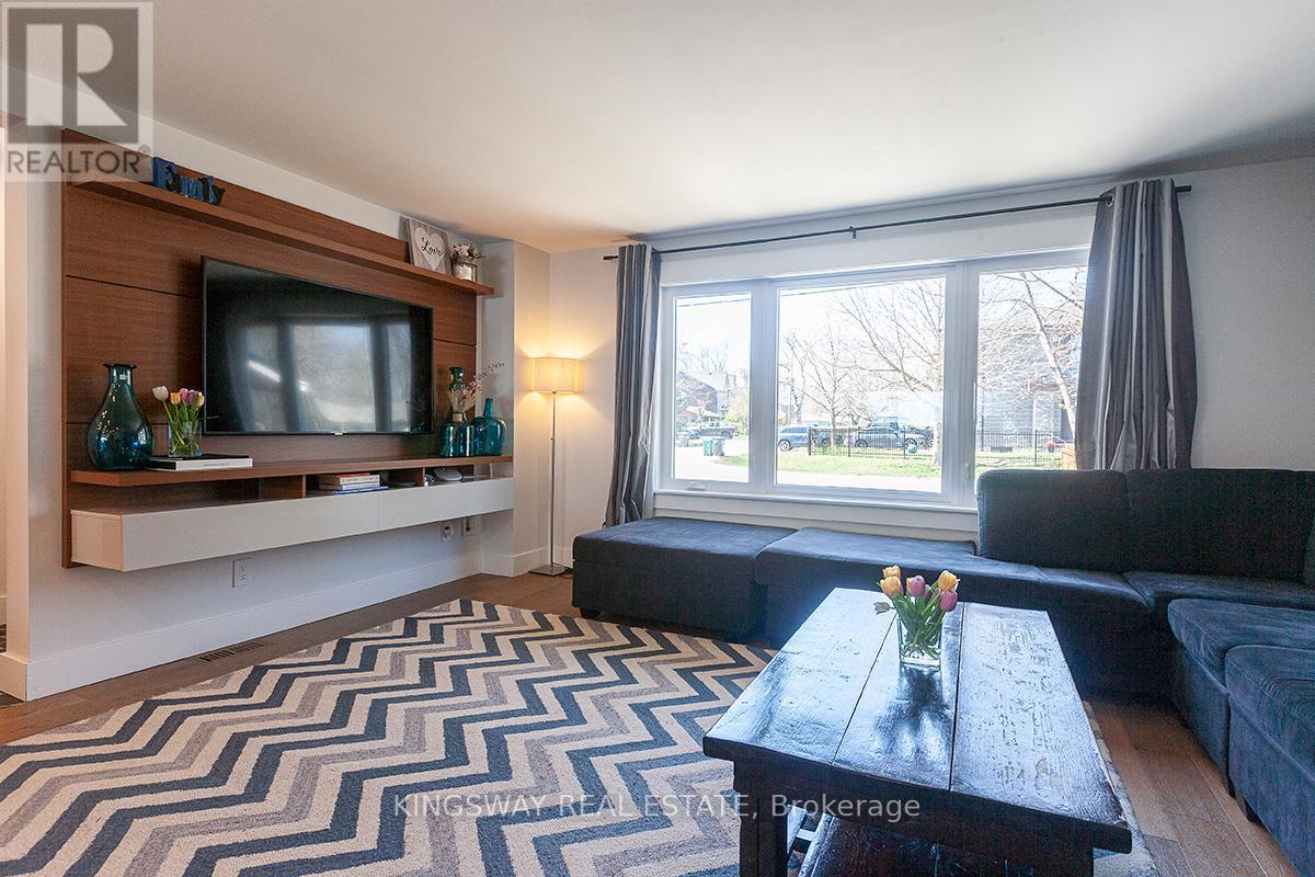 510 Richey Crescent, Mississauga, ON - Indoor Photo Showing Living Room