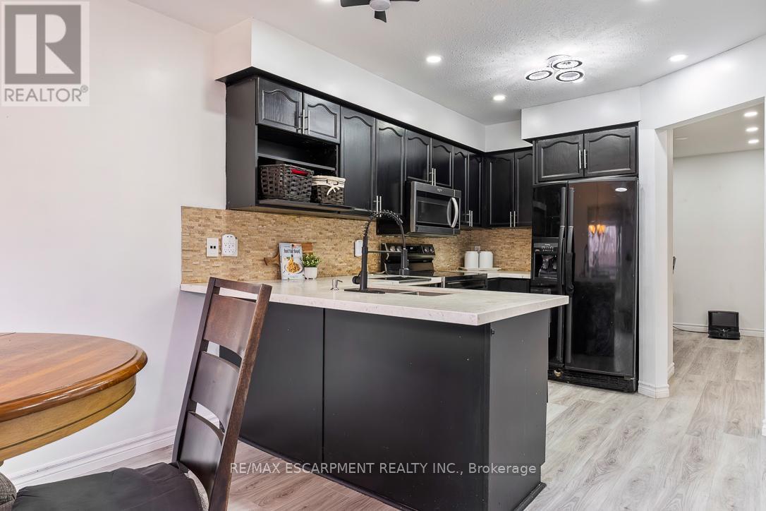 45 Hawkins Drive, Cambridge, ON - Indoor Photo Showing Kitchen