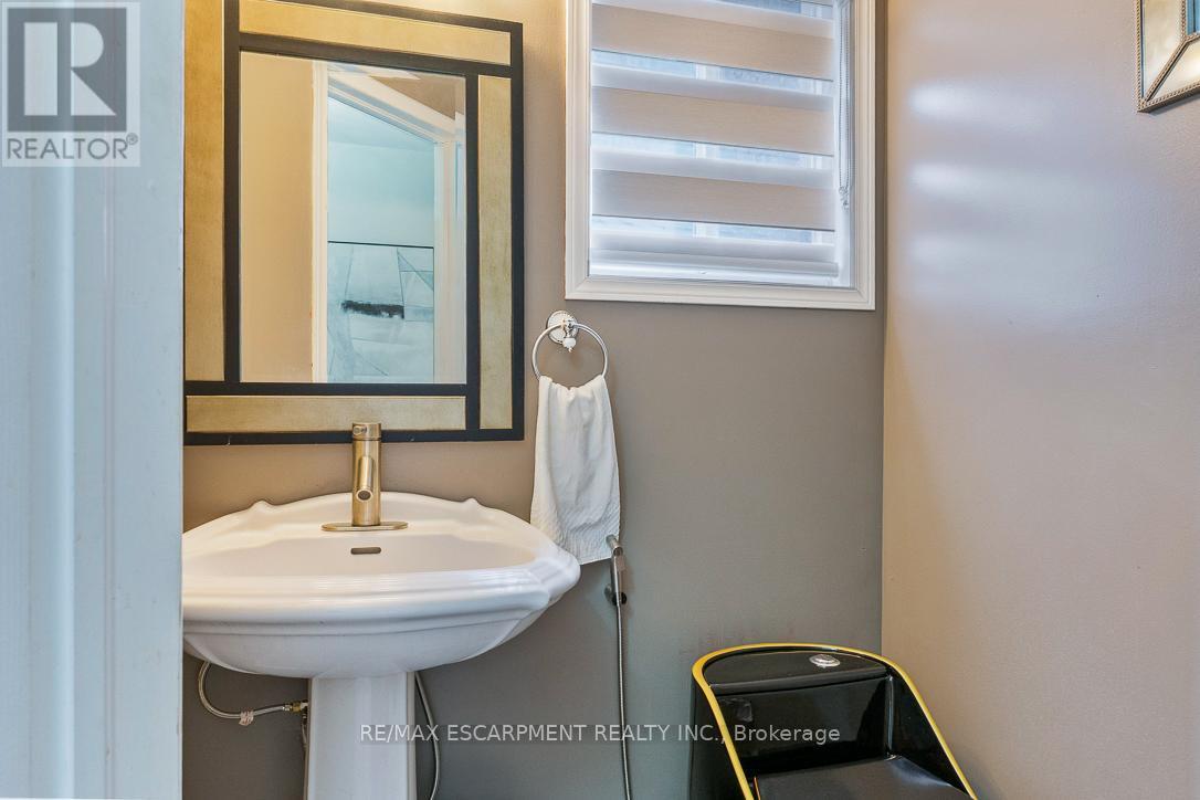 45 Hawkins Drive, Cambridge, ON - Indoor Photo Showing Bathroom