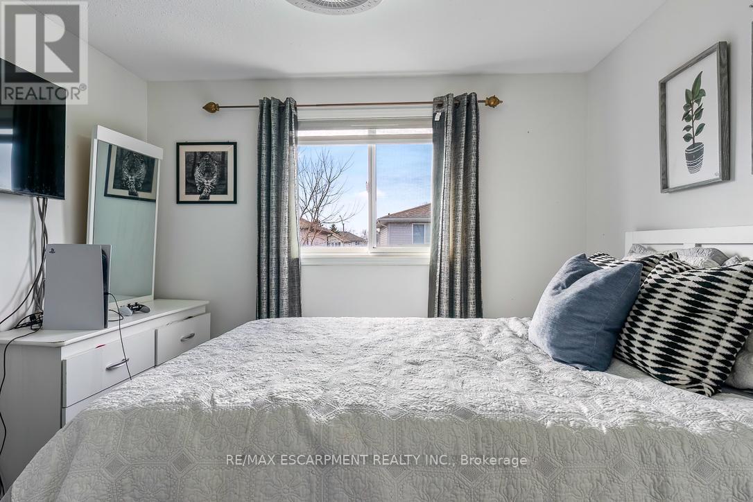 45 Hawkins Drive, Cambridge, ON - Indoor Photo Showing Bedroom