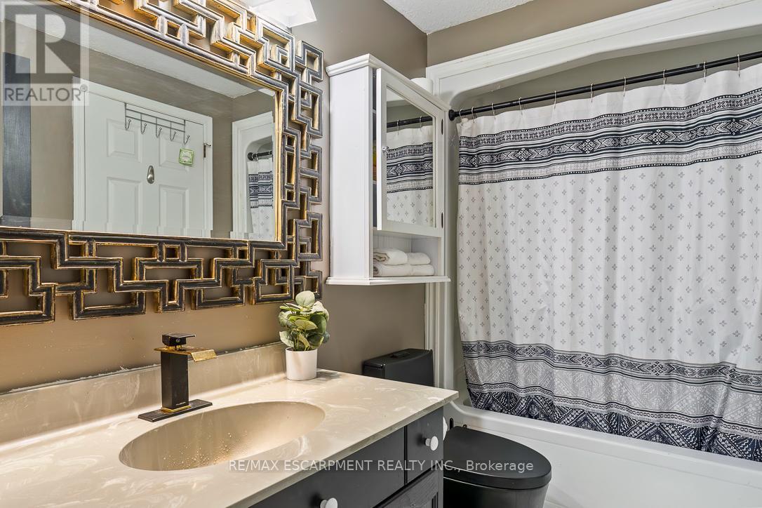 45 Hawkins Drive, Cambridge, ON - Indoor Photo Showing Bathroom