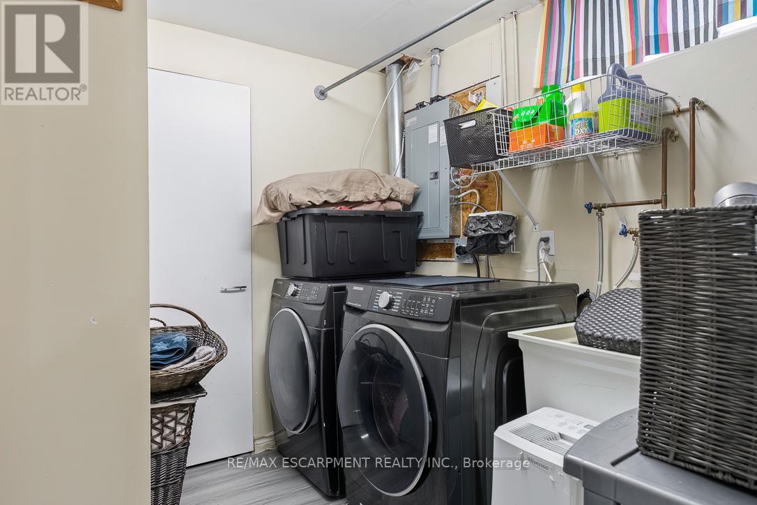 45 Hawkins Drive, Cambridge, ON - Indoor Photo Showing Laundry Room