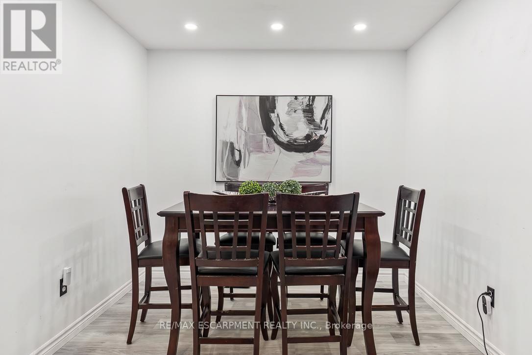 45 Hawkins Drive, Cambridge, ON - Indoor Photo Showing Dining Room