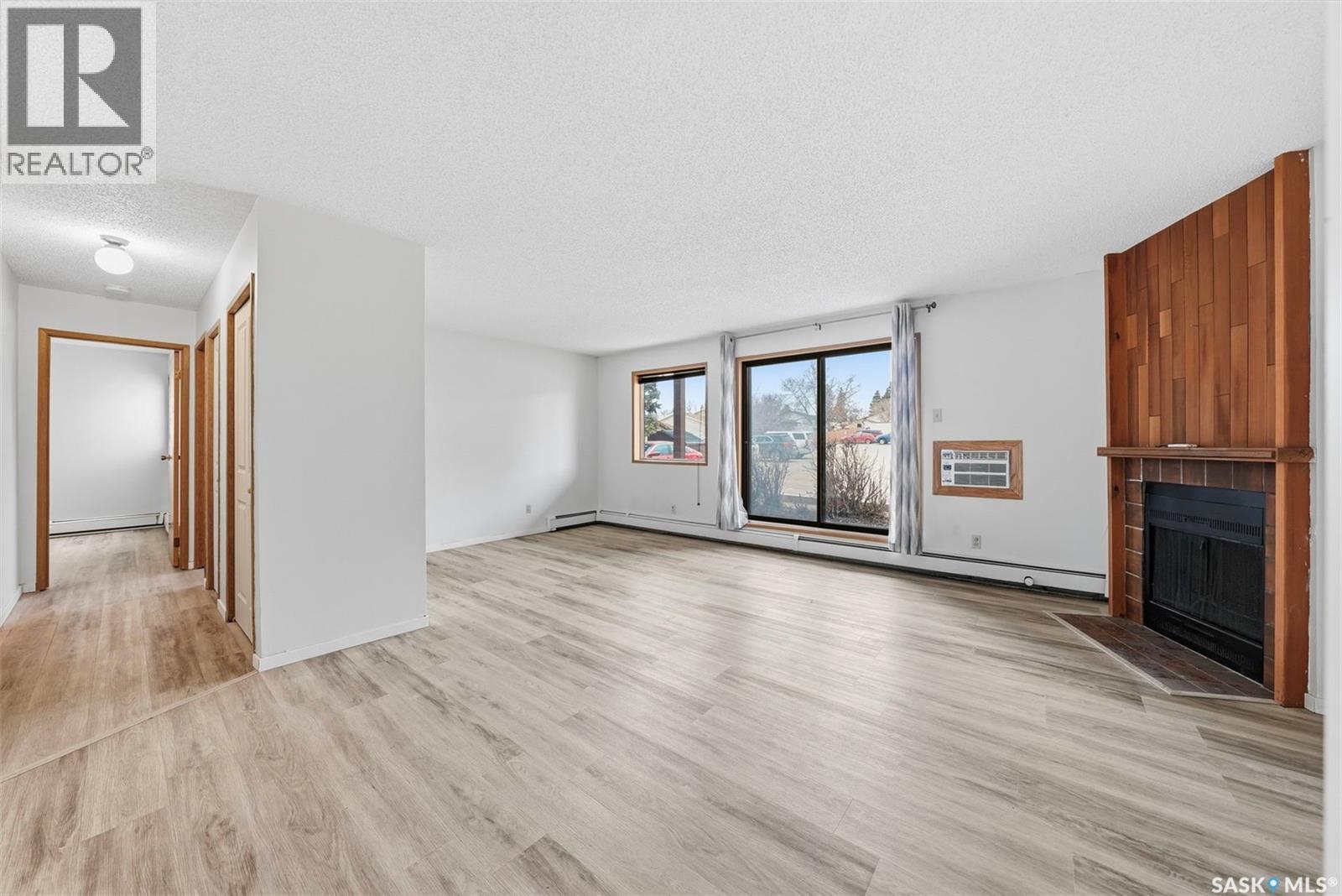 102 385 Kingsmere Boulevard, Saskatoon, SK - Indoor With Fireplace