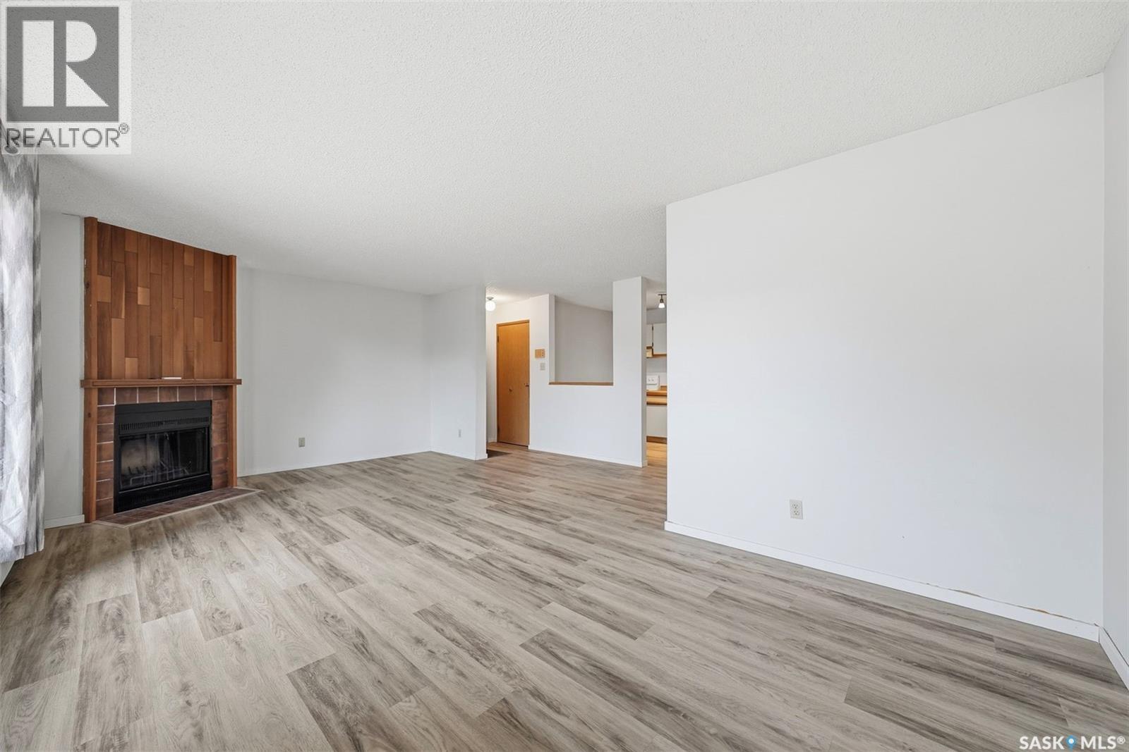 102 385 Kingsmere Boulevard, Saskatoon, SK - Indoor Photo Showing Living Room With Fireplace