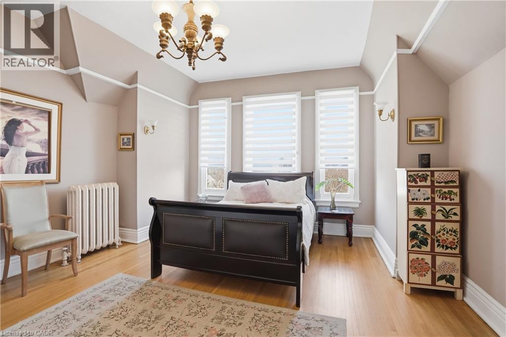 26 Ravenscliffe Avenue, Hamilton, ON - Indoor