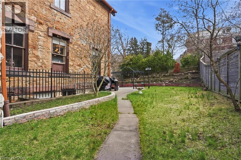 26 Ravenscliffe Avenue, Hamilton, ON - Outdoor