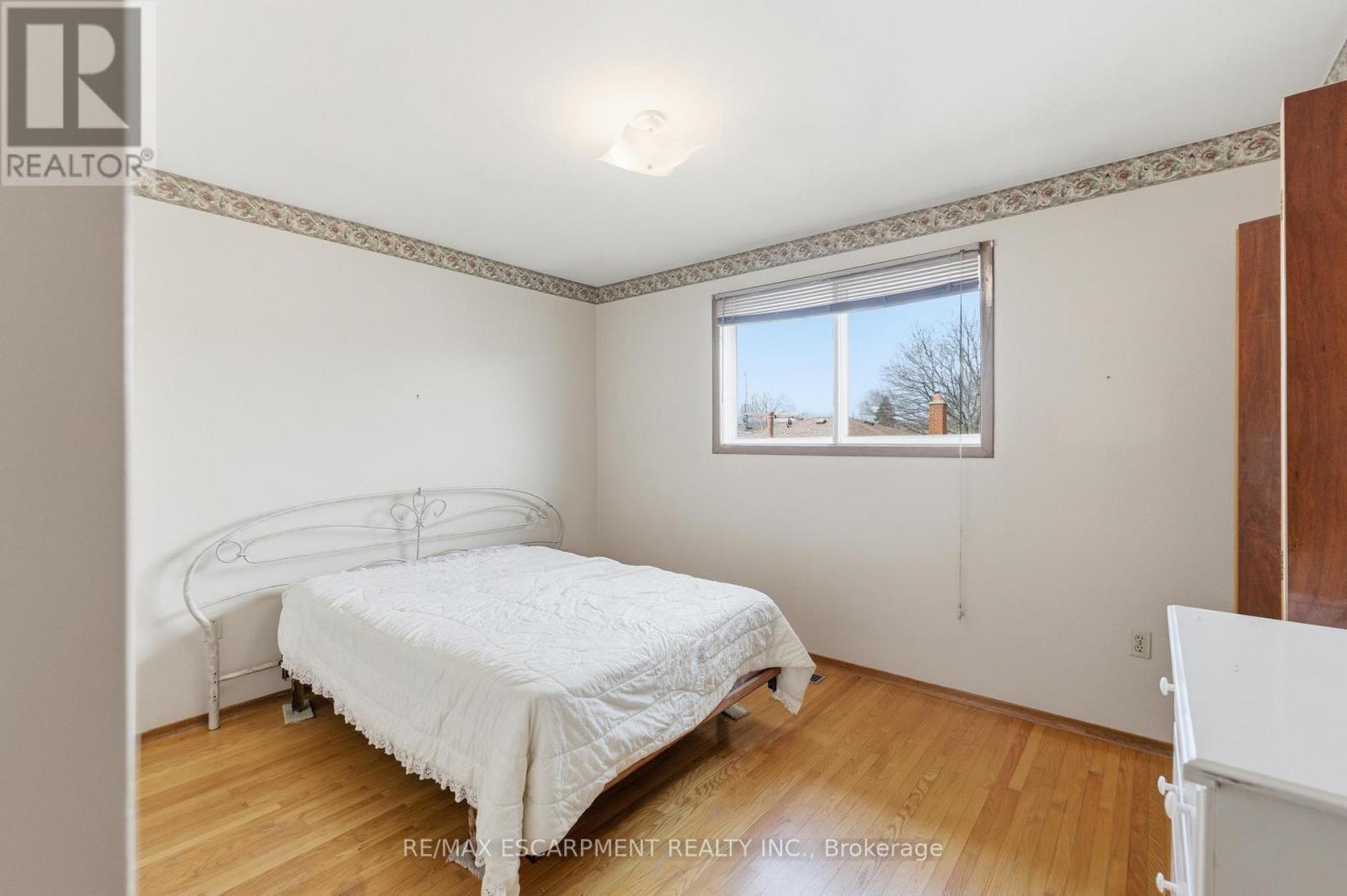 26 Adorn Court, Hamilton, ON - Indoor Photo Showing Bedroom