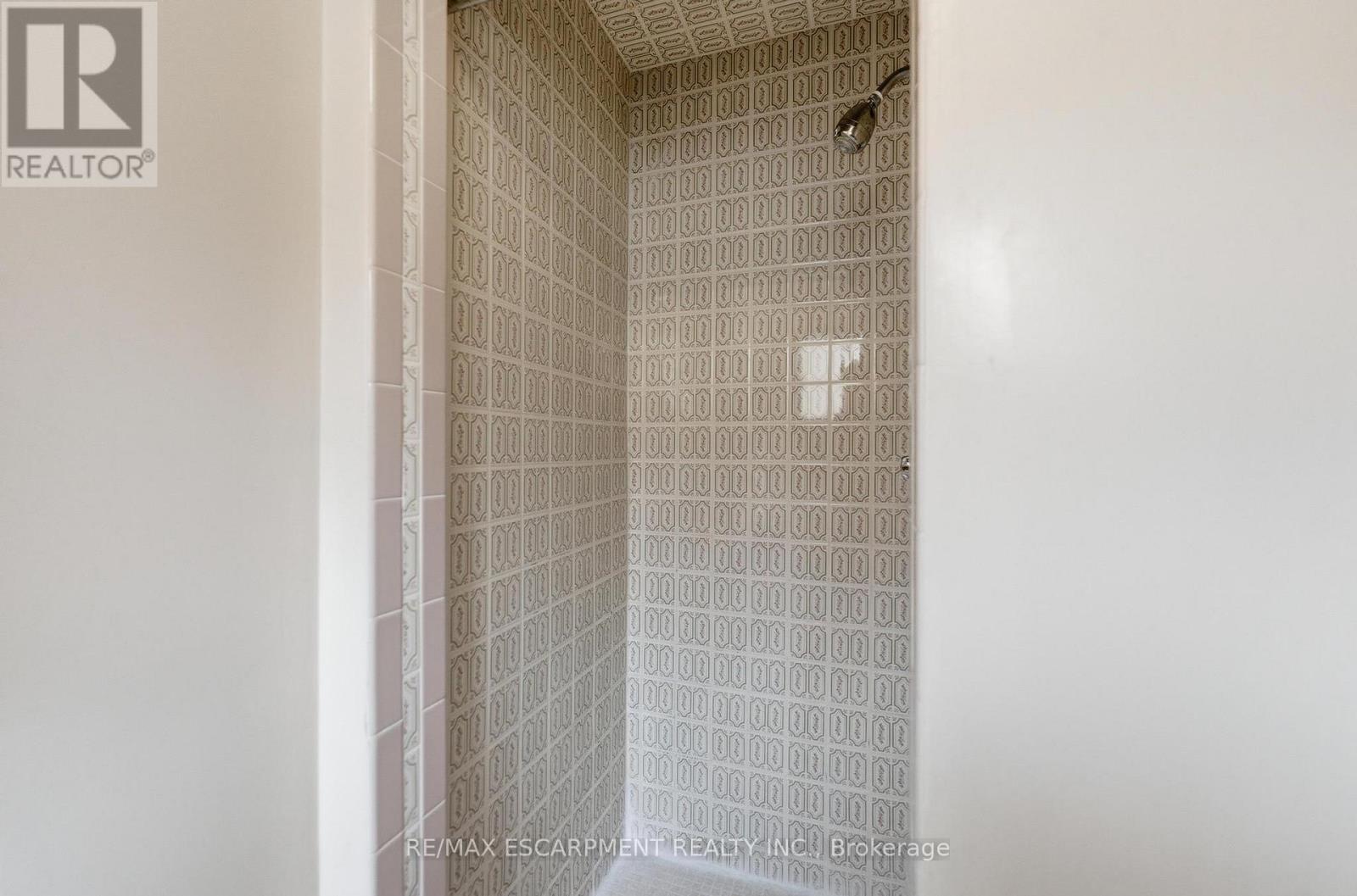 26 Adorn Court, Hamilton, ON - Indoor With Storage