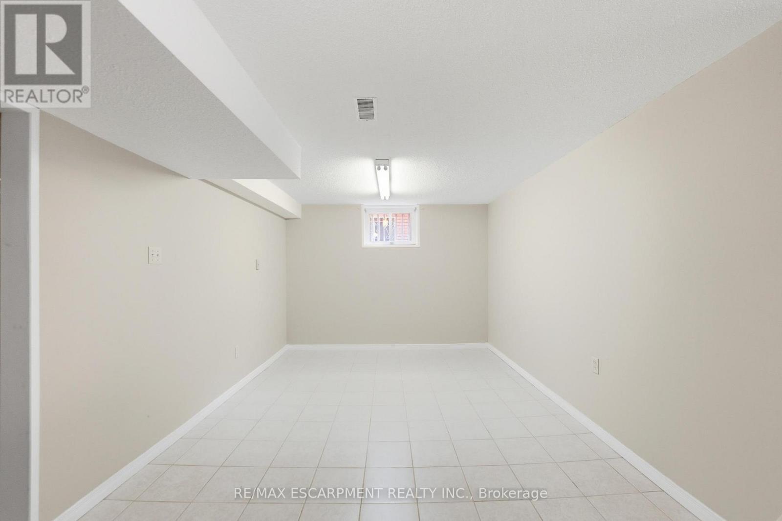 26 Adorn Court, Hamilton, ON - Indoor Photo Showing Other Room