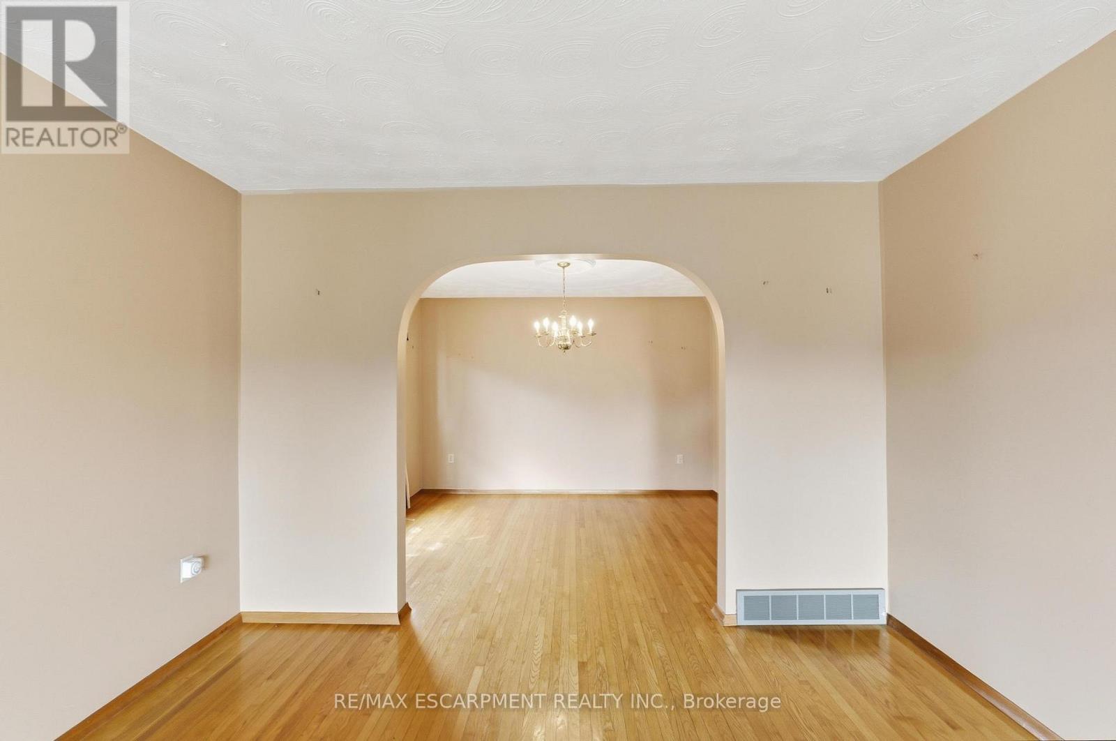 26 Adorn Court, Hamilton, ON - Indoor Photo Showing Other Room