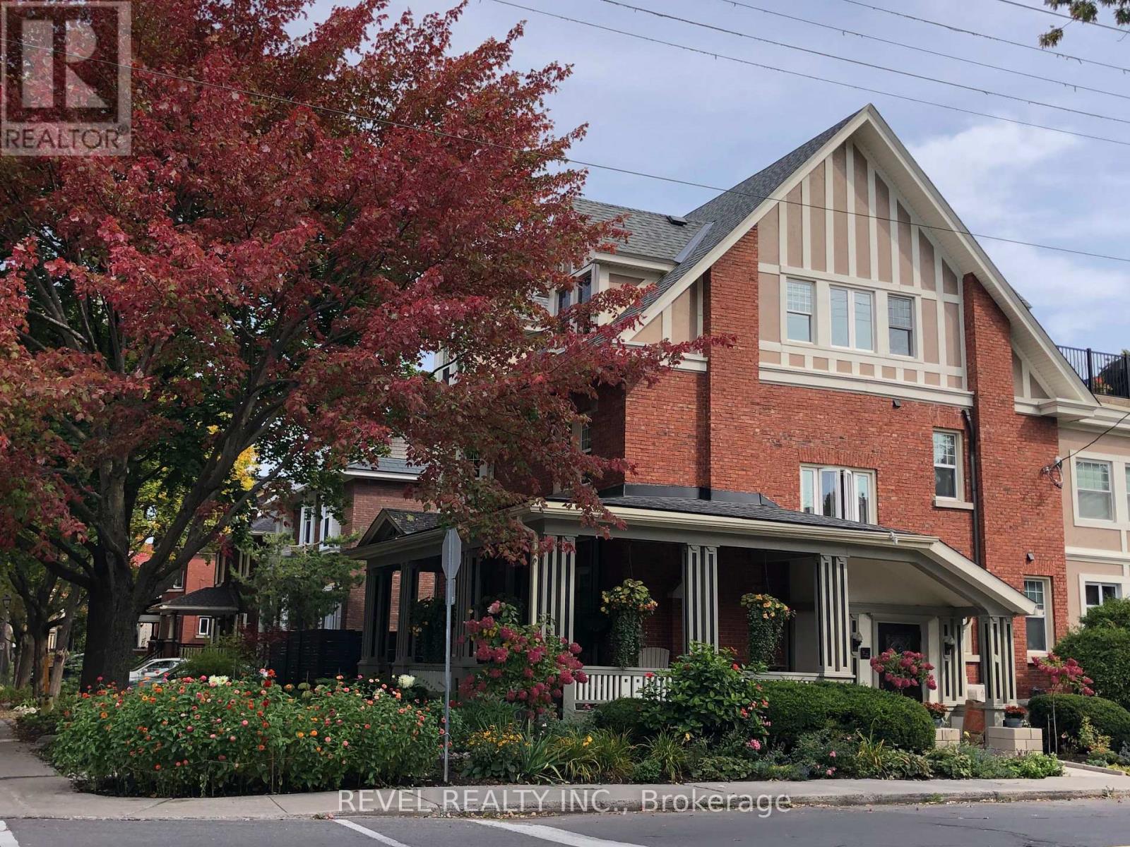 641 Lyon St S - 90 Powell Avenue, Ottawa, ON - Outdoor With Facade