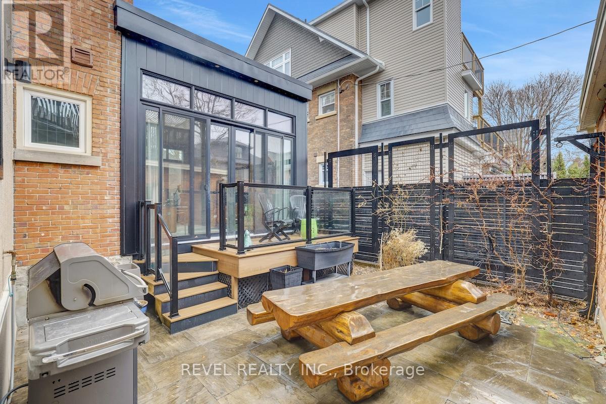 Main Level Courtyard South - 90 Powell Avenue, Ottawa, ON - Outdoor