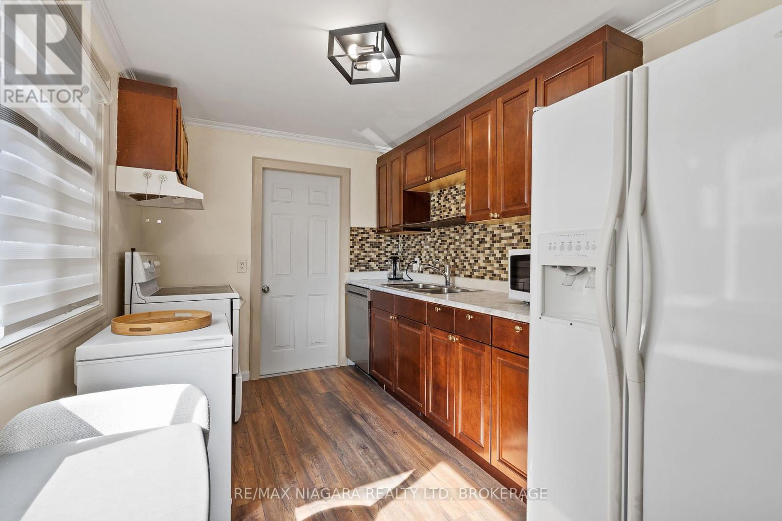 50 Merigold Street, St. Catharines (Western Hill), ON - Indoor Photo Showing Laundry Room