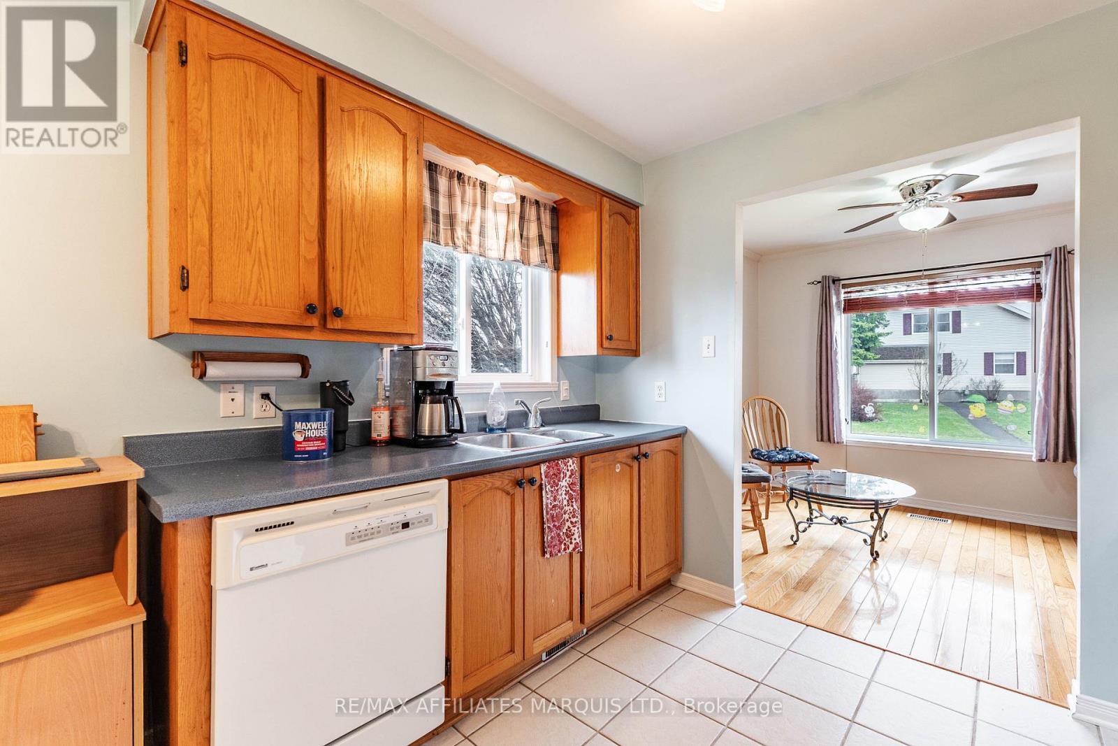 847 Glengarry Boulevard, Cornwall, ON - Indoor Photo Showing Kitchen