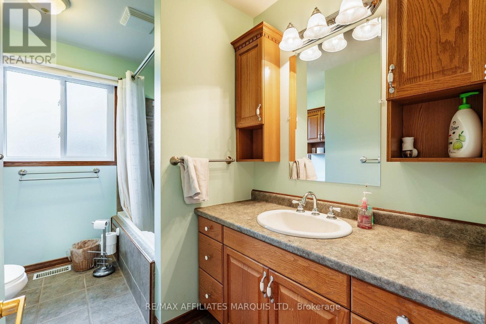 847 Glengarry Boulevard, Cornwall, ON - Indoor Photo Showing Bathroom