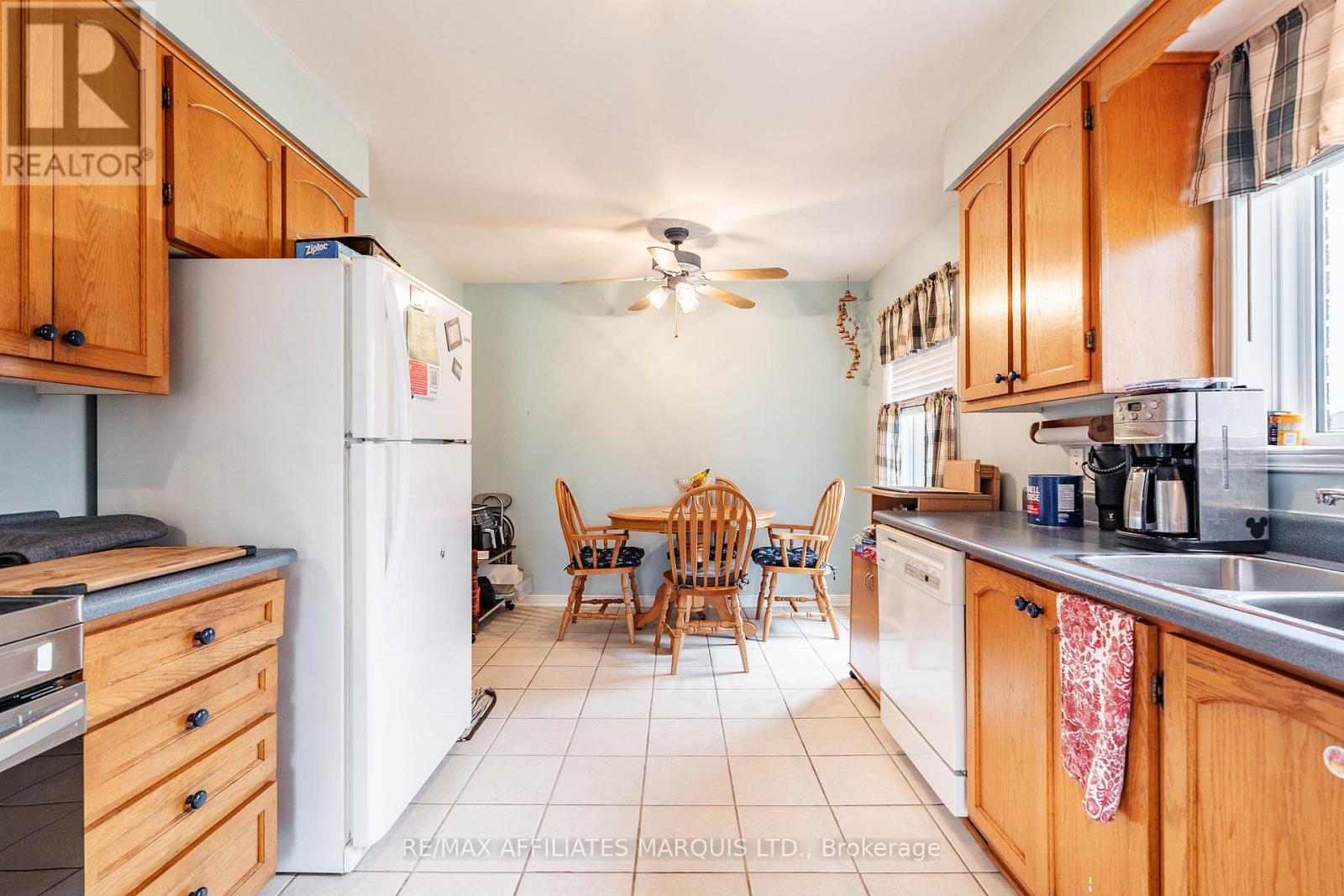847 Glengarry Boulevard, Cornwall, ON - Indoor Photo Showing Kitchen With Double Sink