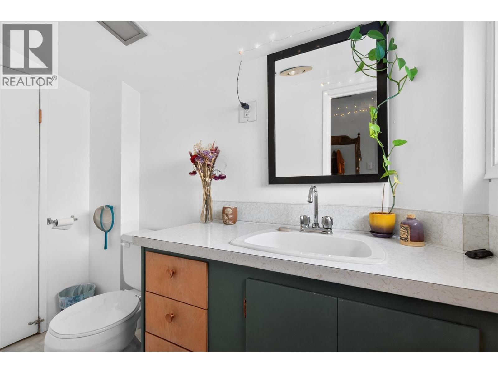 117 High Street, Nelson, BC - Indoor Photo Showing Bathroom