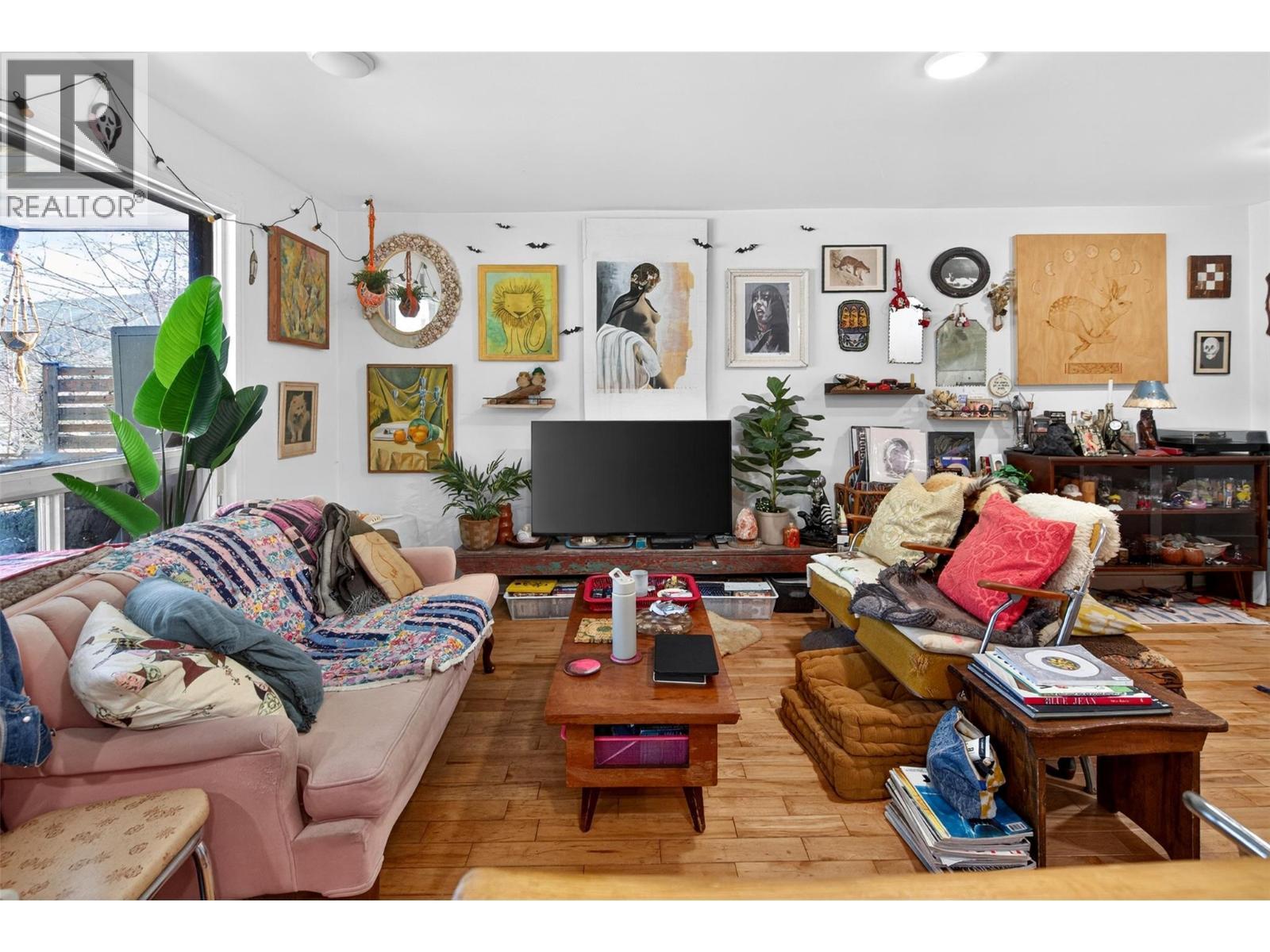 117 High Street, Nelson, BC - Indoor Photo Showing Living Room