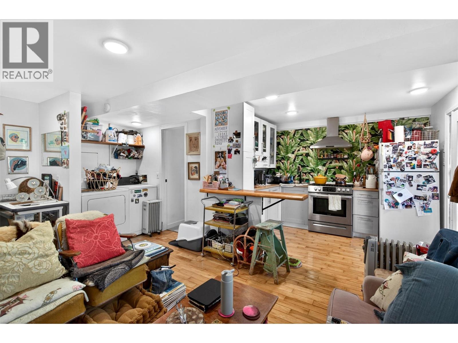 117 High Street, Nelson, BC - Indoor Photo Showing Living Room
