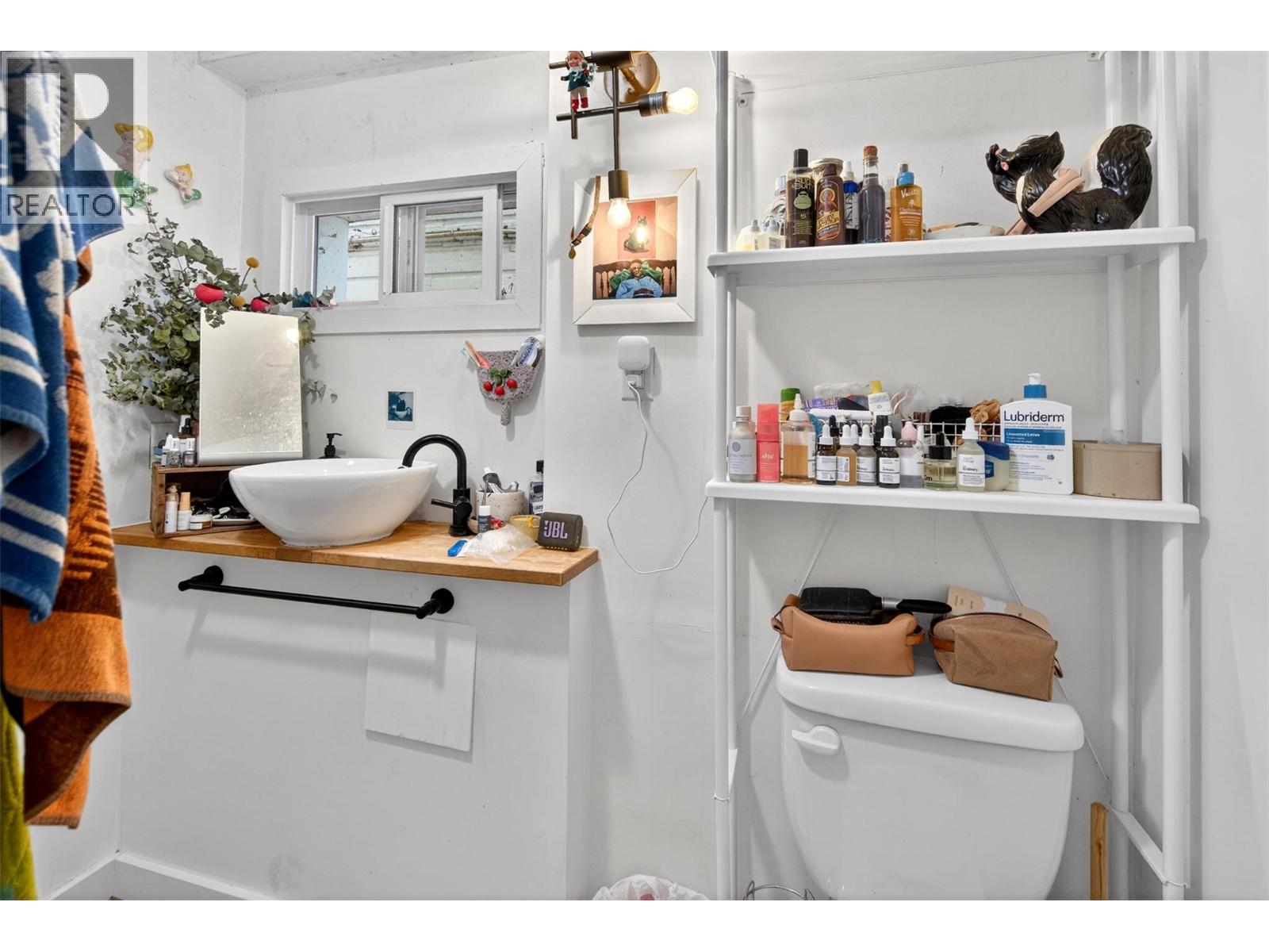 117 High Street, Nelson, BC - Indoor With Storage