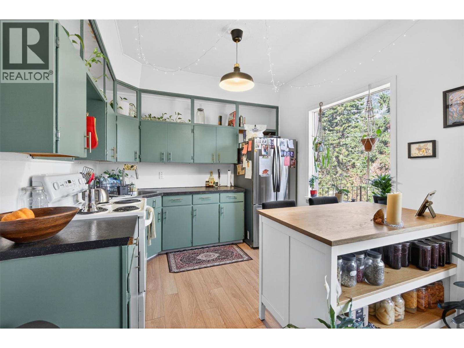 117 High Street, Nelson, BC - Indoor Photo Showing Kitchen