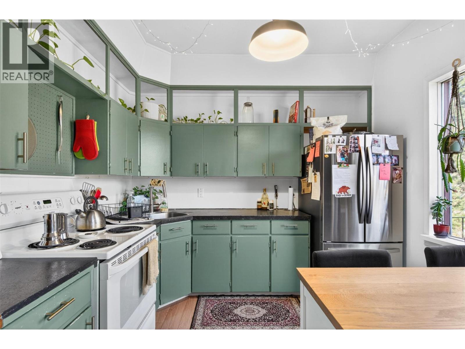 117 High Street, Nelson, BC - Indoor Photo Showing Kitchen