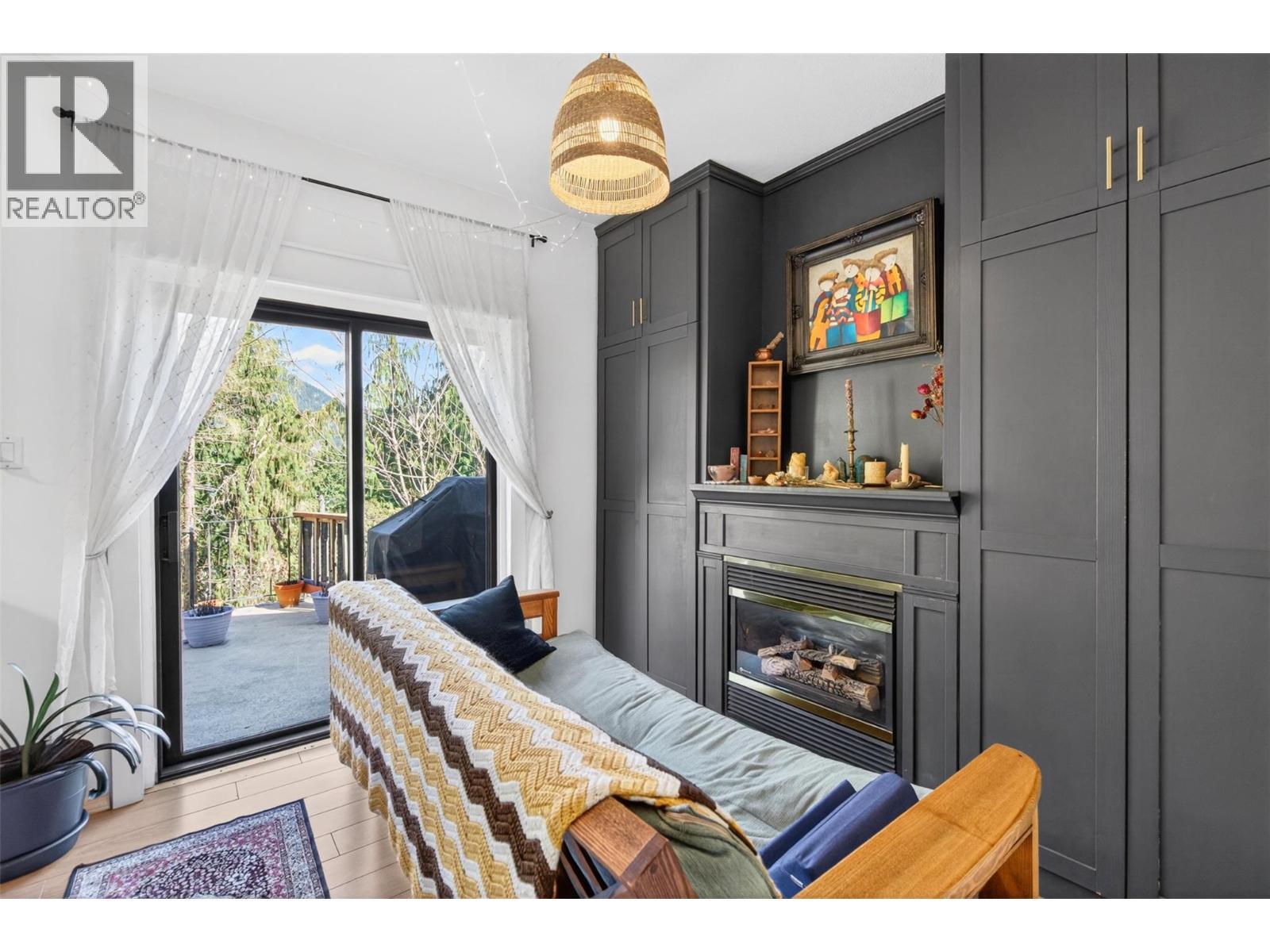 117 High Street, Nelson, BC - Indoor Photo Showing Other Room With Fireplace