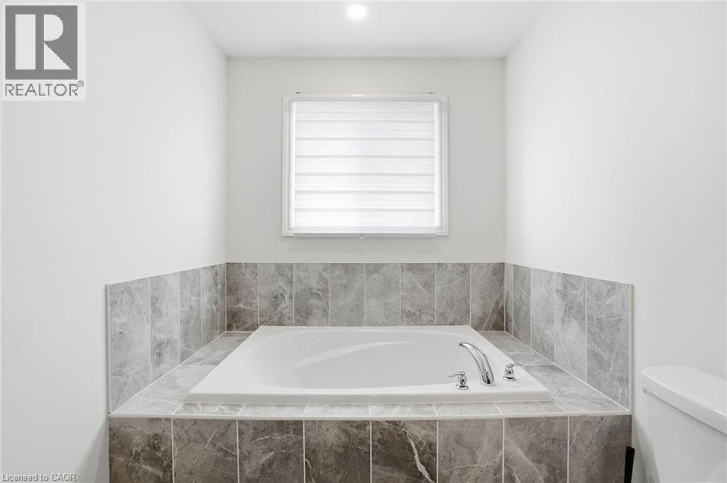 48 Harmony Way, Thorold, ON - Indoor Photo Showing Bathroom