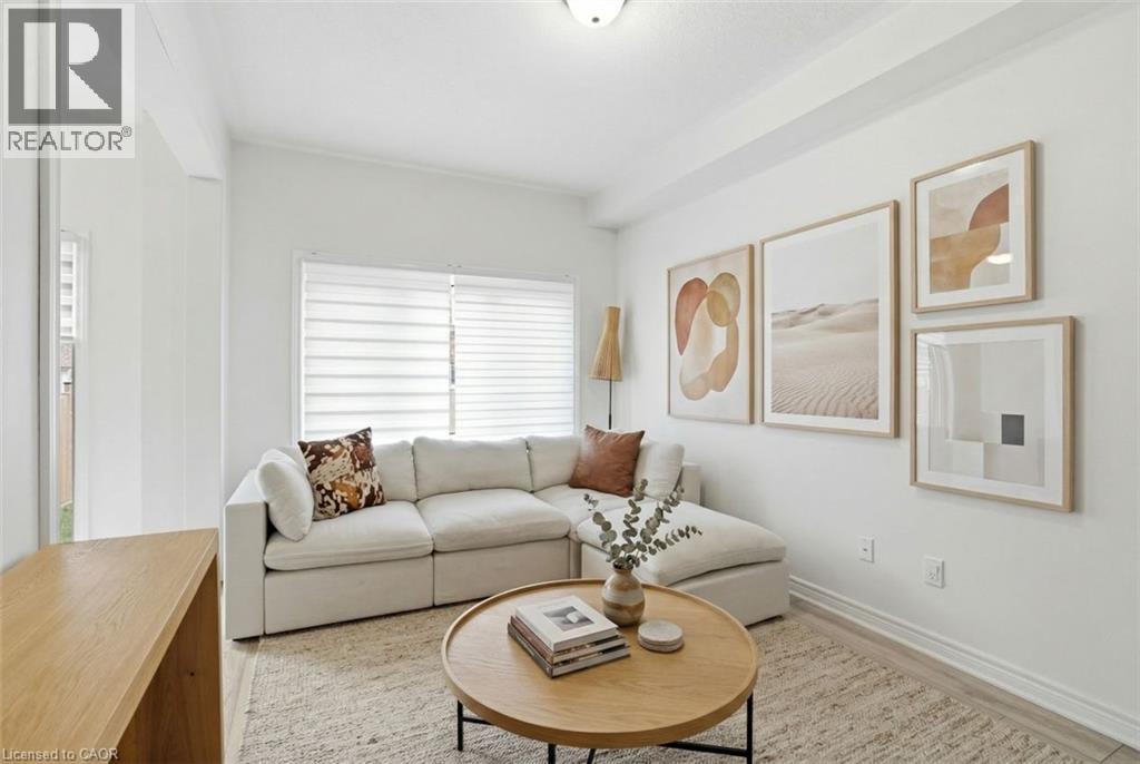 48 Harmony Way, Thorold, ON - Indoor Photo Showing Living Room