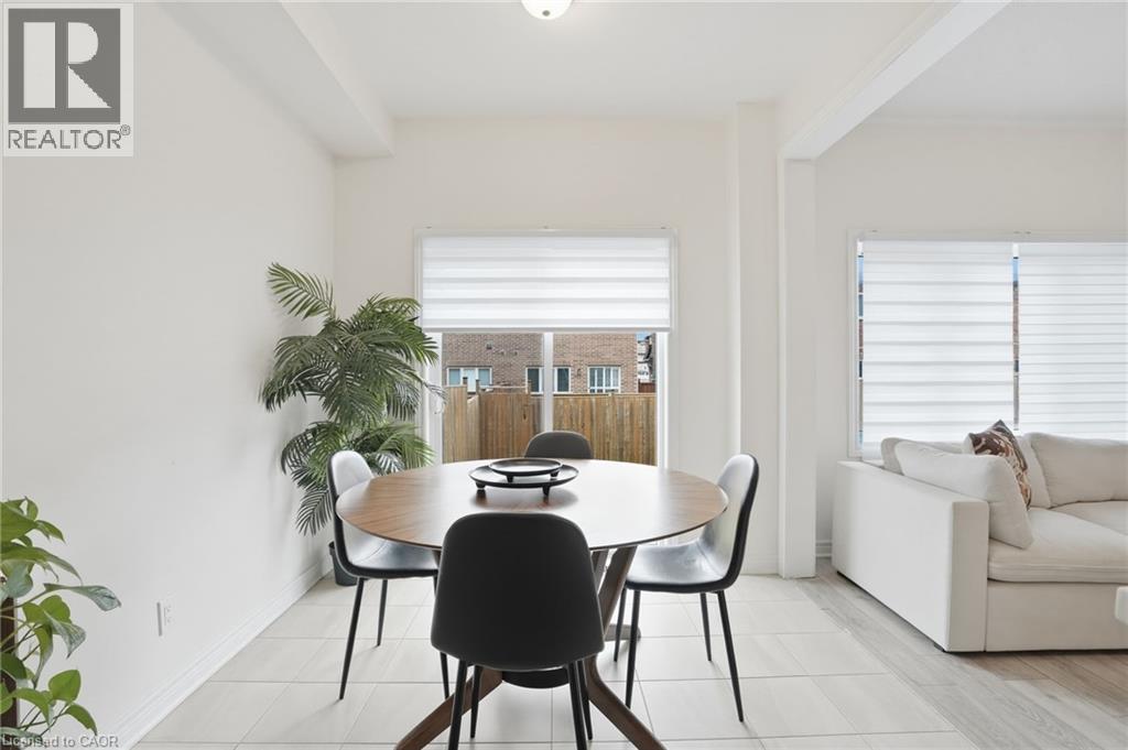 48 Harmony Way, Thorold, ON - Indoor Photo Showing Dining Room