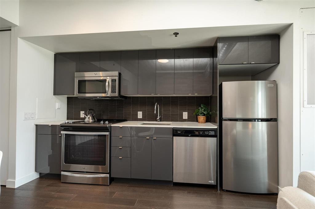 605 311 Hargrave Street, Winnipeg, MB - Indoor Photo Showing Kitchen With Stainless Steel Kitchen With Upgraded Kitchen
