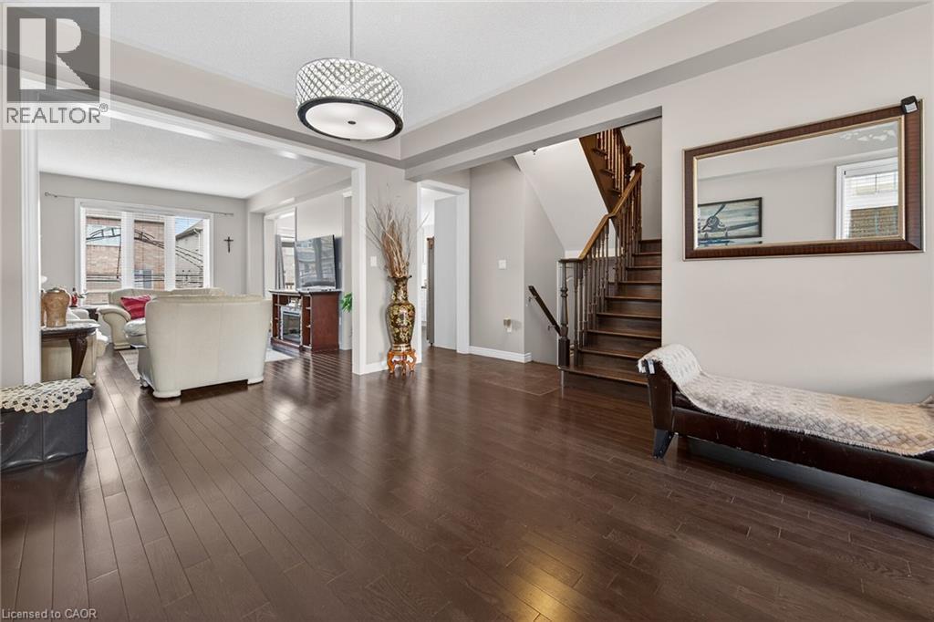 44 Matteo Trail, Hamilton, ON - Indoor Photo Showing Other Room