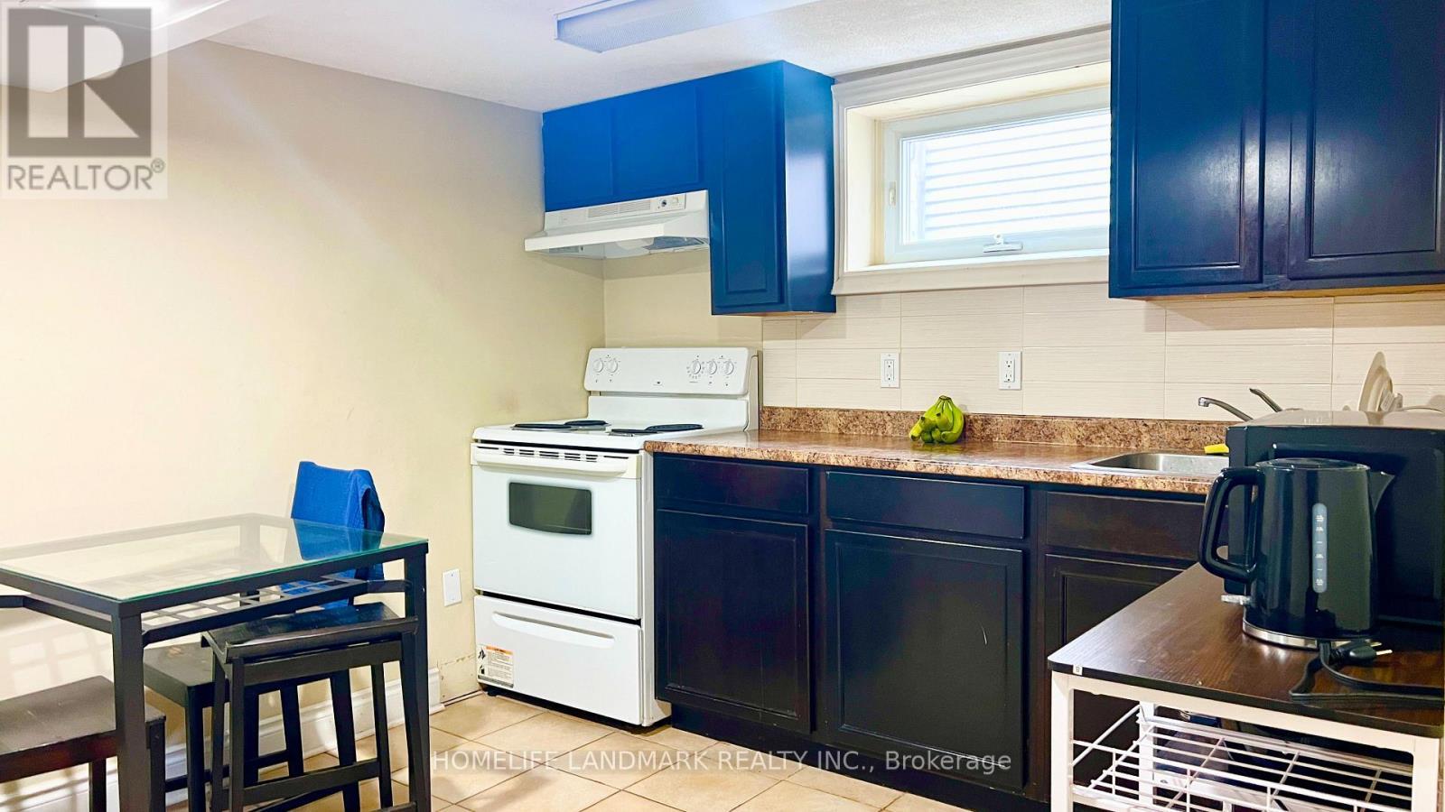 84 Binkley Crescent, Hamilton, ON - Indoor Photo Showing Kitchen