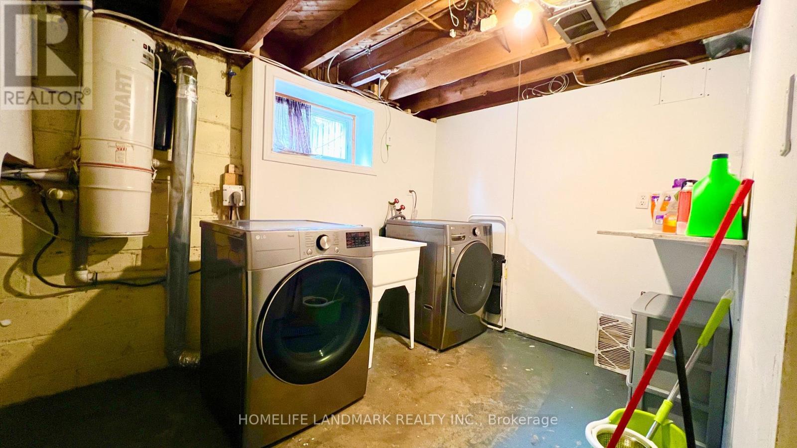 84 Binkley Crescent, Hamilton, ON - Indoor Photo Showing Laundry Room