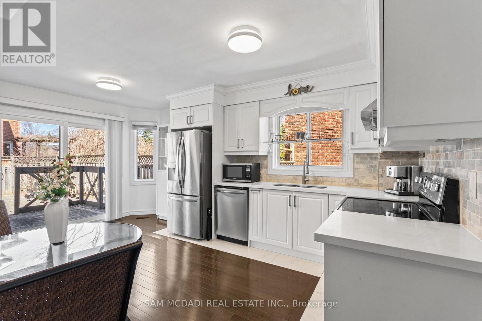 6282 Camgreen Circle, Mississauga, ON - Indoor Photo Showing Kitchen With Stainless Steel Kitchen With Upgraded Kitchen