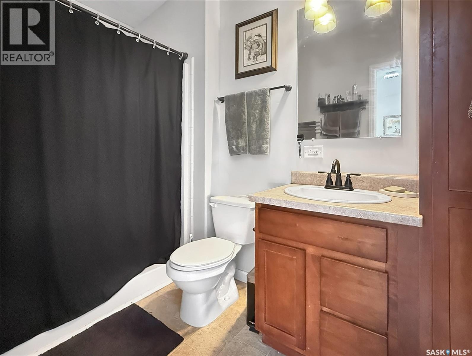 808 Chaplin Street, Swift Current, SK - Indoor Photo Showing Bathroom