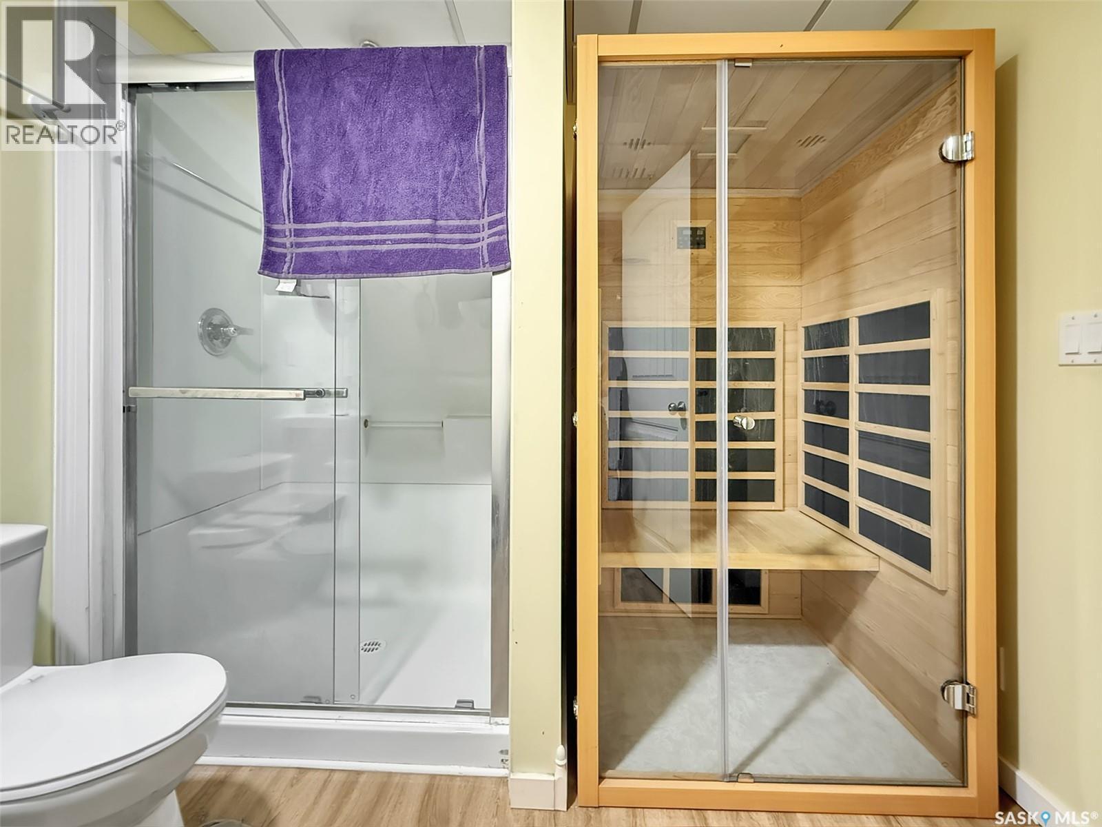 808 Chaplin Street, Swift Current, SK - Indoor Photo Showing Bathroom