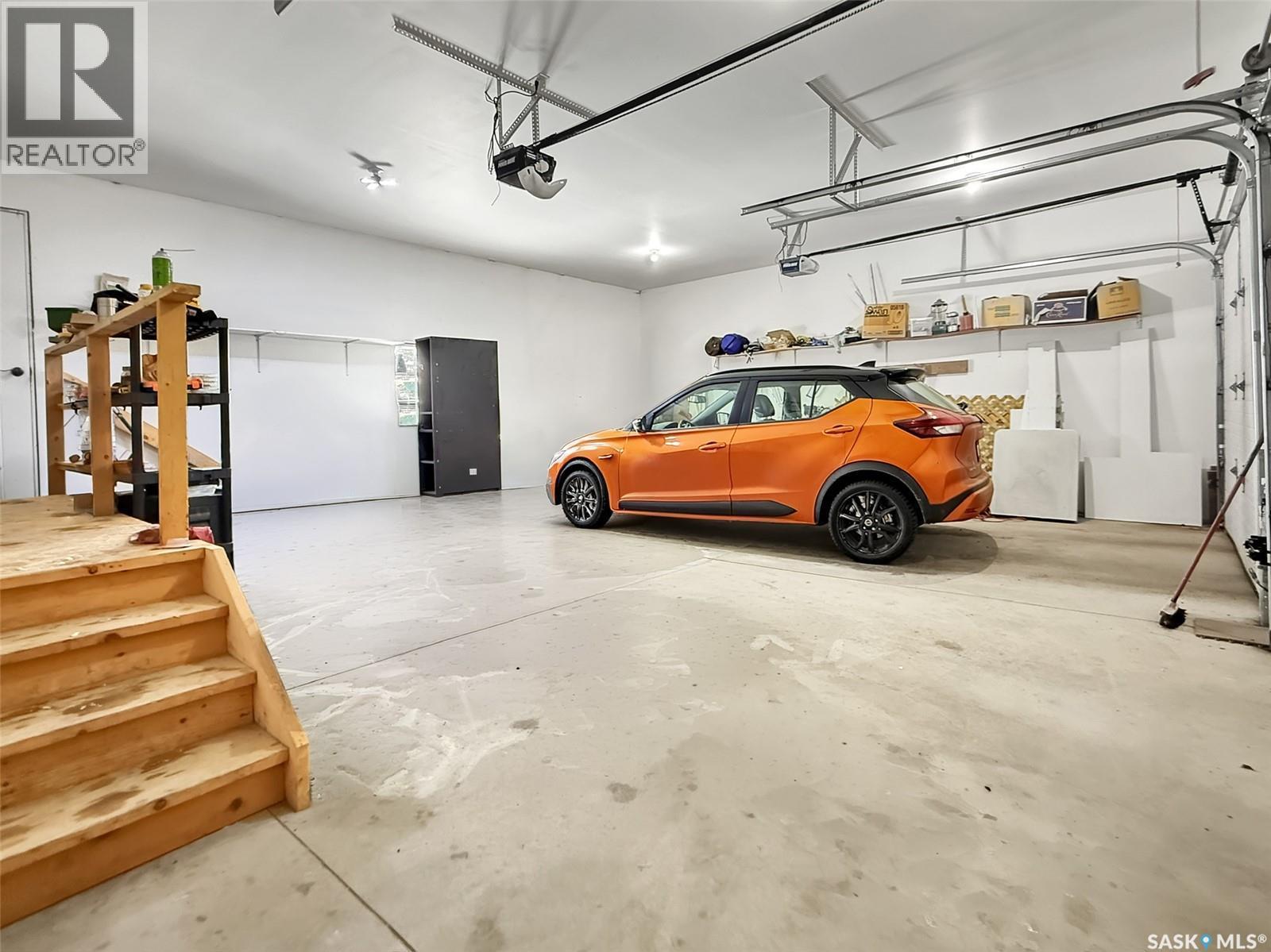 808 Chaplin Street, Swift Current, SK - Indoor Photo Showing Garage