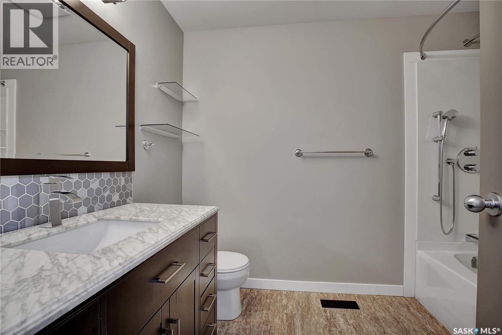 226 Candle Crescent, Saskatoon, SK - Indoor Photo Showing Bathroom