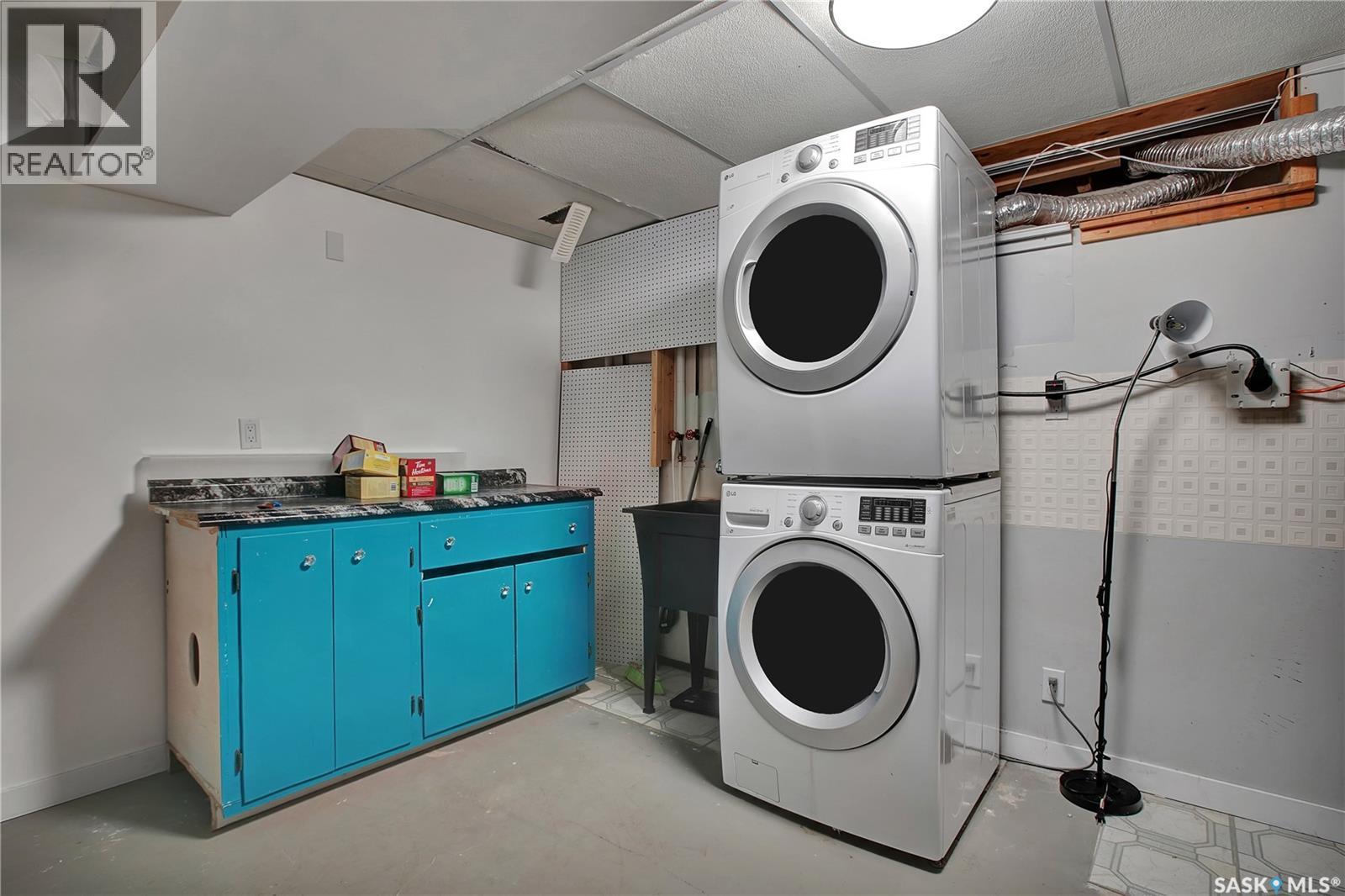 226 Candle Crescent, Saskatoon, SK - Indoor Photo Showing Laundry Room