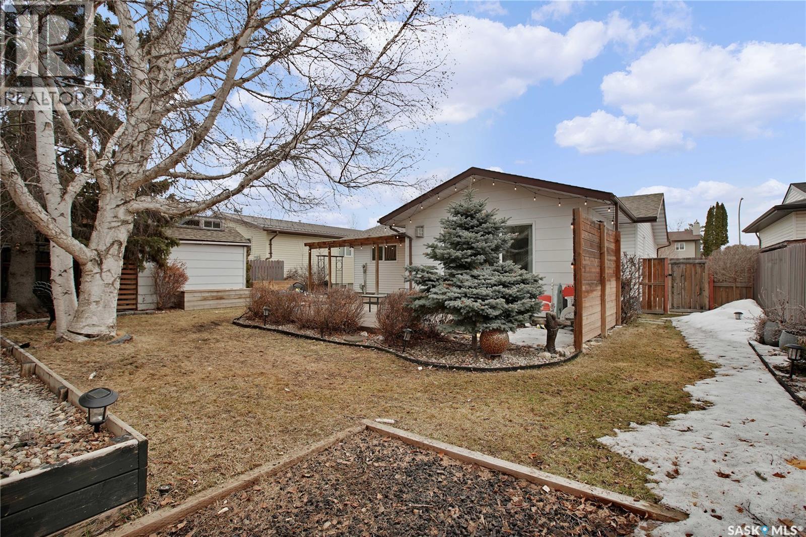 226 Candle Crescent, Saskatoon, SK - Outdoor
