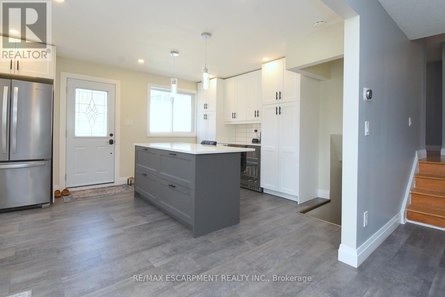 316 Cranbrook Drive, Hamilton, ON - Indoor Photo Showing Kitchen